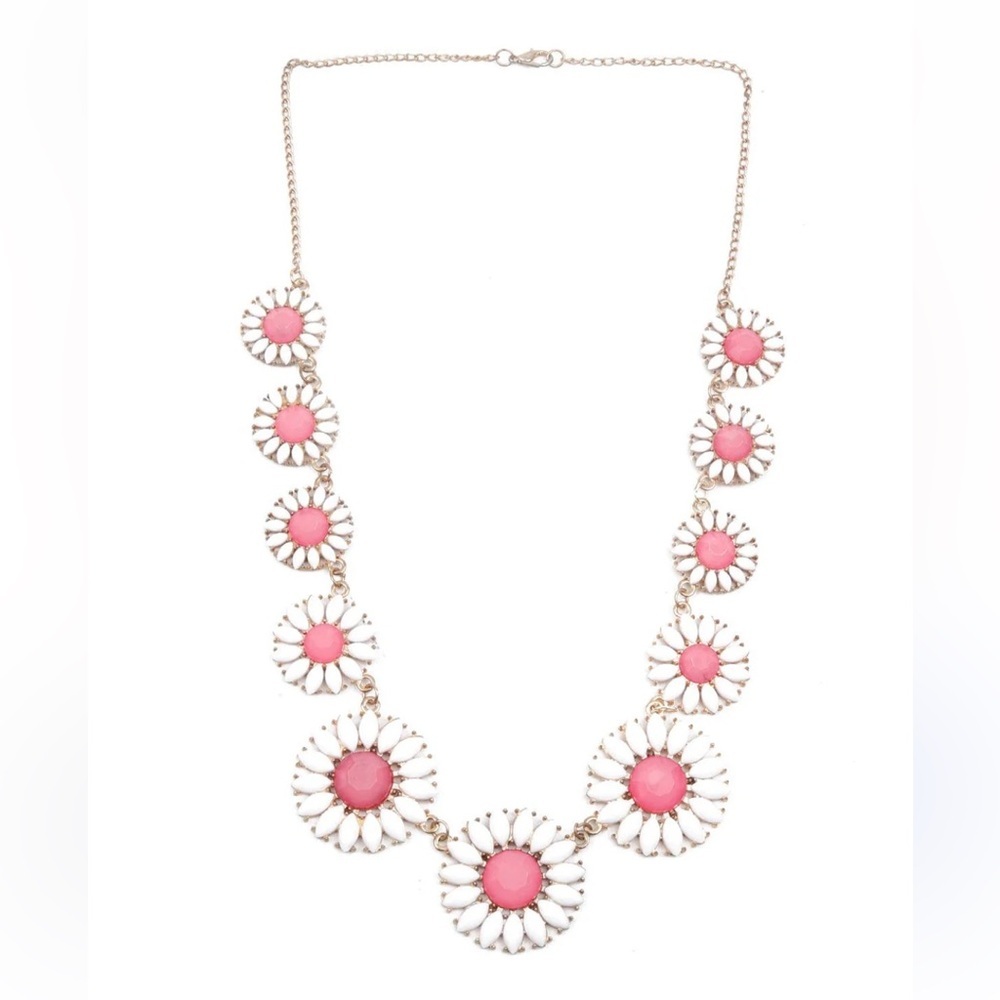 Chic Pink and White Daisy Necklace